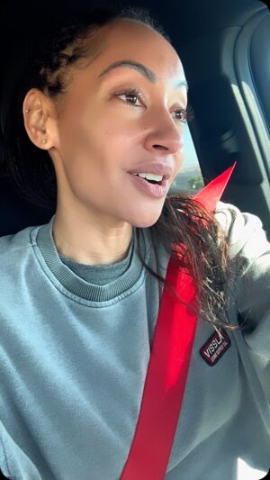 Janab Kareem Instagram - LONG POST .. SHOTS FIRED 😘 😘 🌸 ✨ also to be clear I’m only talking about a group of 1%…. If that… the other 99% are absolutely amazing gems, thankfully 😘 🌸 !!! #realtalk #actress #humanitarian #love #strongwomen #letsgetit