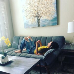 Janab Kareem Instagram - My favorite color is GREEN..because of 🌱 plants and the outdoors ..not because of money 💵 🤦🏽‍♀️ ..guess you can tell in this pic and the decor...😂 🌸 🌱 🌳 #plants #trees #rest #peaceofmind #peace #earth #outdoors #treeoflife #chillmode