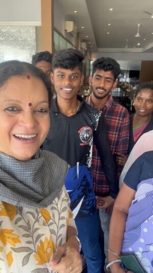 Janaki Sabesh Instagram - This morning I stopped at Venkateshwara hotel in Krishnagiri for some tea & mini Nippattu. One by one they came forward to take a selfie with Ghilli Amma! When I asked why they like Ghilli Amma so much, pat came the reply “Because you are so supportive of him in the movie” 
Gratitude for such moments and yes thrilled that Ghilli is re-releasing worldwide on 20th April 😊

#ghilli #ghilliamma #gratitude