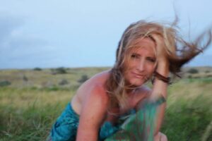 Jane Sibbett Instagram - Current mood. How’s your weather today? Prayers to all in the big winds of change. Adjusting my sails today and grateful for grace. I know I’m lucky and blessed. What’s the best thing that’s happened to you today or recently? #friends #family #instagood #letitgo #blow #wind #life #breathe #grateful #momlife #you #old #picoftheday #mood #mom #sigh #share #truth