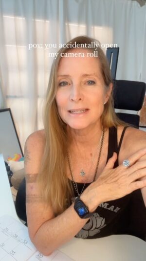Jane Sibbett Instagram - Happy Friday! Oh, my heart. What’s the quote of your day? What helps you open up? Be stronger? Share kindness more? Use your voice? Be vulnerable to show up? Choose love? Trust your intuition? The world is wild. How will you give greater muscles for compassion? This mama needs your best asap. Can you help me, please? #friends #family #instagood #wisdom #love #strength #compassion #empower #kindness #empathy #resilience #tenacity #focus #support #peace #balance #integrity #truth #dance #friday #always #gratitude #gratidão