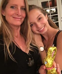 Actress Jane Sibbett HD Instagram Photos and Wallpapers April 2024