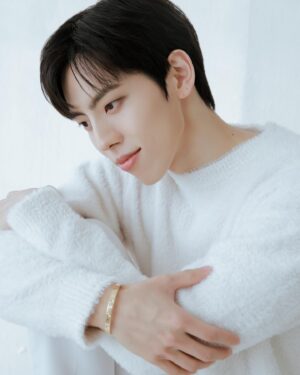 Jang Dong-woo Instagram - ⠀⠀⠀⠀⠀⠀⠀⠀⠀⠀⠀⠀⠀⠀⠀ 

안녕하세요 여러분 ~̆̈ .~̆̈ 데뷔 후 12년이 넘어서 드디어 첫 솔로 팬미팅을 갖게 되었습니다.
인피니트 멤버중 제일 마지막인가요 ? 하핳 지금까지 몇 년 동안 못 보기도 했고 저도 엉덩이가 들썩이는데요 ! 이번에는 오래 사랑해 주신 인스피릿 분들에게
제가 받은 사랑에 보답하여 오시는분들께
여러 가지 선물과 추억을 드리고 싶네요 ~̆̈ .~̆̈ 11월 20일 ! 연세대학교 백주년 기념관 콘서트홀에서 !
2시, 7시 행복하게 웃으면서 만나요 !