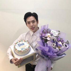 Jang Dong-woo Instagram - 설렘이 가득한 첫주가 지나갔습니다!
목소리로도 만나고 무대에서도 만나서 이루 말로 표현하기 힘들 정도로 좋았습니다 ~̆̈ .~̆̈ 
 첫 단추를 잘 끼운 만큼 앞으로도 좋은 모습으로 만나도록
마지막 공연까지 열심히 하겠습니다 !
열심히 응원해준 인스피릿 너무 감사합니다!
내일 보아요 ! 진짜 덕분에 힘이 무럭무럭 ~̆̈ .~̆̈