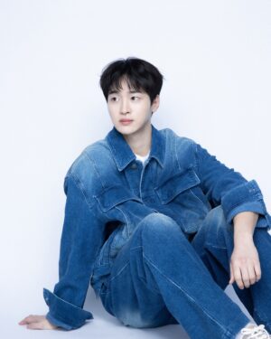 Jang Dong-yoon Instagram - 안녕하세요 장동윤입니다. 
인스타그램으로 오랜만에 인사드리는거 같습니다. 
제가 오늘부터 BH엔터테인먼트와 새로운 시작을 함께 하기로 했습니다. 
앞으로도 좋은 작품과 캐릭터로 인사드릴 수 있도록 하겠습니다. 
인스타그램으로도 근황과 소식들 잘 전달드리도록 하겠습니다!
감사합니다☺️