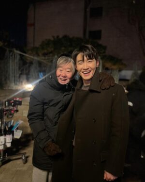 Jang In-sub Instagram - “졸업” 정말 많이 배우고 자부심이 들게 하는 나의 작품. 방황하고 길을 잃고 헤맬때 나를 다시 세워주고 당신이 가는 길이 맞다고 용기를 주고 응원해준 작품. 마지막으로 존경하는 우리의 캡틴 “안판석” 감독님 감사합니다 정말. 훌륭한 글 써주신 박경화 작가님,함께 작업한 배우 선후배님들, 스탭분들 수고하셨고 또 만나요. 모두 많이 배울수 있어서 감사했습니다. 지석아 안녕 졸업하자. #졸업
