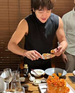 Jang Keun-suk Instagram - Still ing 🥳😏🎉🙌🏻🎂🔥