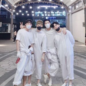 Jang Mi-kwan Instagram - 흰.검.빨