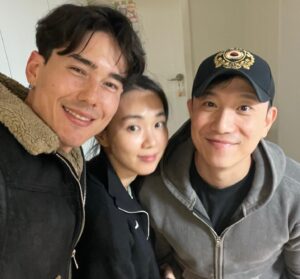 Jang Min Instagram - 행복을 주는 사람들. 감사합니다. 
서울이라는 나의 두번째 고향. 감사합니다. 다녀오겠습니다. 사랑합니다.