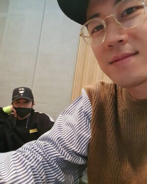 Jang Su-won Instagram - 셀카찍는데 왜쳐다보니 🎵🎶
