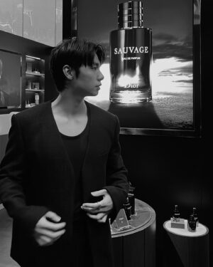 Jang Yeon-woo Instagram - #광고 #디올소바쥬팝업 @dior @diorbeauty 
 
디올 소바쥬와 :)