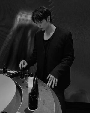 Jang Yeon-woo Instagram - #광고 #디올소바쥬팝업 @dior @diorbeauty 
 
디올 소바쥬와 :)