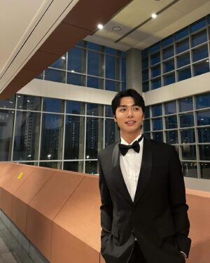 Jang Yeon-woo Instagram - 정말 뜻깊었습니다🙇‍♂️
#부천국제영화제 
#태권도의저주를풀어줘 
#이선 #김누림 #장솔 #유태이 #장연우