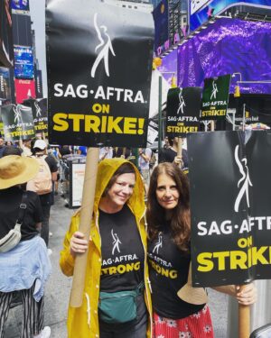 Janie Haddad Tompkins Instagram - Fellow actor and all around talent, the terrific Mia Barron 👀 on Day 1 at the NYC picket! They let us Angelenos march while on vacation in the Big 🍎 #WGAstrong #DoTheWriteThing #WGAstrike
#SagAftraMember #1u #SAGAFTRAstrong #SAGAFTRAstrike #Power2Performers