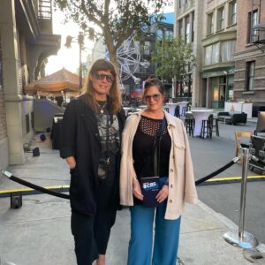 Janie Haddad Tompkins Instagram - Grid pics of beautiful faces I’ve encountered, while drinking in culture & nature lately.1)backstage w the cool crew after VARIETOURPIA 2) w my dearest Kate after her phenomenal performance in SALLY & TOM
3)me & KB, always up for an adventure, creeping on the Paramount lot 4) fun night seeing @mcdonaldscomedy at #NetflixIsAJoke festival 5) including this pic of Ginsy ALWAYS trying to horn in on my vibe!!6) running into fun talented women at FYC events 7) a pre-birthday celebration 8) sexy mint eating 9)ok these women were my favorite! I met them at lunch and they CAME TO THE LATE VARIETOPIA SHOW! They were badass, smart fun ladies who made my day/night! 10) my mom took me to the bar after the beach was too windy 😂