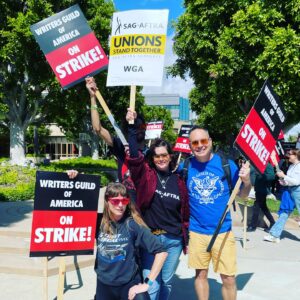 Janie Haddad Tompkins Instagram - How it started May 2 at Warner Brothers gate 5, how it ended September 24 in total solidarity and lockstep, never wavering…how it’s STILL going until we get us a fair deal for @sagaftra! 
#SagAftraMember #1u 
#SAGAFTRAstrong #SAGAFTRAstrike #Power2Performers
#ModerateTempsLaborFall