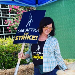 Janie Haddad Tompkins Instagram - How it started May 2 at Warner Brothers gate 5, how it ended September 24 in total solidarity and lockstep, never wavering…how it’s STILL going until we get us a fair deal for @sagaftra! 
#SagAftraMember #1u 
#SAGAFTRAstrong #SAGAFTRAstrike #Power2Performers
#ModerateTempsLaborFall