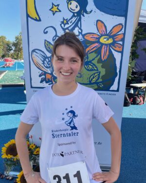 Janina Fautz Instagram - Danke an alle Läufer:innen und Sponsor:innen die dieses Jahr wieder den Sterntaler Spendenlauf unterstützt haben! ✨ Und natürlich ein dickes Dankeschön an meinen Sponsor @fox_und_partner! 💛
Hier findet ihr Infos zu der wahnsinnig wichtigen Arbeit der Sterntaler: @kinderhospizsterntaler
