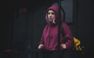 Janina Fautz Instagram - Noch heute Abend bis 03.03.21 / 00:29 Uhr könnt ihr euch unseren Film HEIMAT EUROPA in der @ardmediathek anschauen. 🚂

Regie: Isabel Jansson

Fotos: @moe.walter 💛