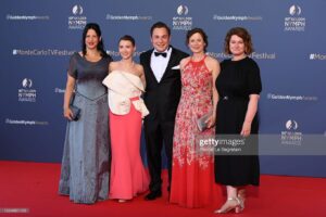 Janina Fautz Instagram - Leider fliegen wir heute ohne Goldene Nymphe nach Hause, hatten aber eine wunderschöne gemeinsame Zeit in Monte-Carlo! Danke @festivaltvmonte_carlo für die Nominierung und die Einladung, wir kommen gerne wieder! 😉 Und herzlichen Glückwunsch an alle Gewinner! 
.
Styling: @barbarabernhard.bb / 👗:@tempelhamburg 
#festivaltvmontecarlo #dieunheimlicheleichtigkeitderrevolution #gettyimages