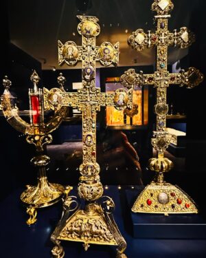 Janina Ramirez Instagram - How is this for treasure?!?! One of the Seven Wonders of Belgium, the 32 pieces of medieval Mosan art in this collection are truly remarkable. Not least because we know the 12th century artist behind them - Hugo of Oignies. He even included his portrait on the famous book covers. The treasures were hidden in the wall of a farm house to protect them during the early nineteenth-century French suppression of the monasteries, but thanks to a team of brave nuns, they were saved and are now deeply treasured by the people of Belgium. I’ll be talking about them during my @histfest course from 10th Jan so be sure to join me! http://histfest.org/medieval-women/