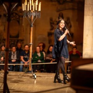 Janina Ramirez Instagram - Well it seems I can only deliver maniacal lectures. Seen here @Southwarkcathed for @PAPYRUS_Charity . Sometimes I just wish I could act a bit more restrained… amazing photos by @stevecrossphoto 😍