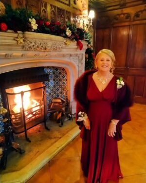 Janine Gateland Instagram - My baby sis got married 👰 🎩 💒 💍 at #carltontowers in the UK 🇬🇧 PLUS my family learned we are related to Muriel Fitzalan Howard (1884 to 1962) so we are actual relatives of Carlton Towers way back in history 🏰