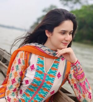 Jannatul Ferdous Oishee Instagram - সন্ধ্যার বুকে তারা ফুটে ওঠে- এবার নামাও পাল
গান ধরো, মাঝি; জলের শব্দ ঝুপঝুপ দেবে তাল।