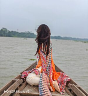 Jannatul Ferdous Oishee Instagram - সন্ধ্যার বুকে তারা ফুটে ওঠে- এবার নামাও পাল
গান ধরো, মাঝি; জলের শব্দ ঝুপঝুপ দেবে তাল।