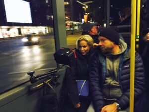Jannis Niewöhner Instagram - Good people auf gutem weg! @anikadecker und @jannisuperstar zusammen im Bus und HIGH SOCIETY heute Abend um 20:15h auf @sat.1
