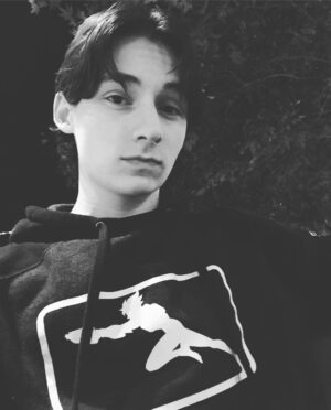 Jared Gilmore Instagram - At #OUATBurbank havin’ a fantastic day, still wearing my @overwatchleague hoodie always fun trying to explain #overwatch to @onceabcofficial fans