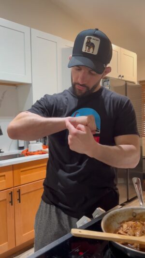 Jared Gordon Instagram - My wife has me practicing interviews without saying the word “UM”. Do you think I did it? Listen to the end to see who I want to fight next 👀 ⚡️ 
.
.
.
#practicemakesperfect #ufc #interview