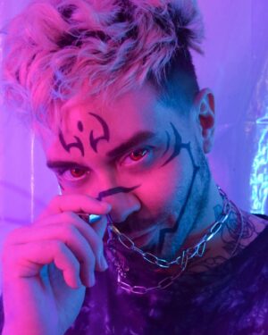 Jaremi Carey Instagram - 許可なく見上げるな 😈