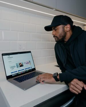 Jarod Joseph Instagram - In an industry where every detail counts, having @hatchpathcoach truly makes a difference. Their dedication to my health helps me tackle life on set with confidence. Knowing that they’re optimizing my nutrition for top performance lets me concentrate on what truly matters: delivering my best performance. #ad