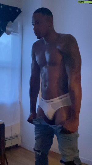 Jarrell Hargraves Instagram - #TBT  I remember my first shoot with the King of Lens @i.am.tarricelove in New York City. I was so nervous because it was the TARRICE LOVE 🤗 in #NYC before I signed my first modeling contract. About to head back to see him for some new imagery during #NYFW 
You need to #Staytuned to see what we are cooking up next. #nyc #gm