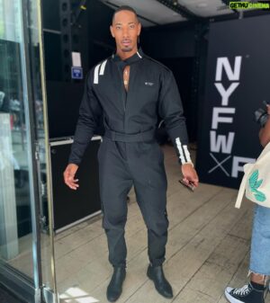 Jarrell Hargraves Instagram - Remembering how much I absolutely loved This @marquisefoster of @projectrunwaybravo Look on me as I sat front row at @nyfw. Undoubtably Loving the garment, but it was the meee in the garment for me! As my fav @dashaunwesley would say, “NOOO SADE!” 🤩😎🤩 Something about me I this look was Chic, Masculine, fashionable and Sexy as hell even covered up! 😜
Thanks @marquisefoster for being available for me that week. A 2nd collab is Loading.... 👏🏽👏🏽‼️😎

P.s. I’m gonna get my @metgalaofficial moment very soon! Watch! ⏳

📸 @johnlamparskii
