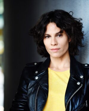 Jasmin Gerat Instagram - 🖤💛 @mirjam_knickriem 
#neuefotos #soon @utahansenmanagement
