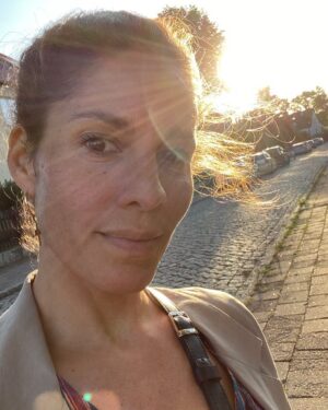 Jasmin Gerat Instagram - Etwas für Andere zu tun, einfach  so und bedingungslos ist im Grunde auch ein egoistischer Akt, denn es erfüllt und umhüllt dich selbst so sehr und hat einen ganz besonderen Zauber. Danke @bjoernschulzstiftung für diesen tollen Auftakt nach 2 Jahren Pause, es war wieder ein  besonderes Fest🌈Danke an alle, die unsere Spendenkiste und Herzen  reich gefüllt haben! TODAY WAS A GOOOD DAY💫