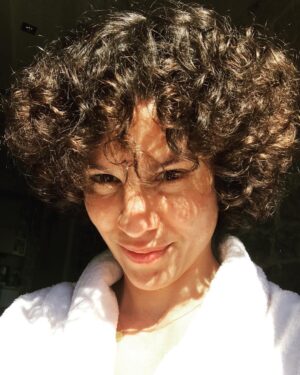Jasmin Gerat Instagram - Let’s get WILD🦁
#manchehabennenheiligenscheinickhabwildelocken #bademantelliebe #justbeyourself