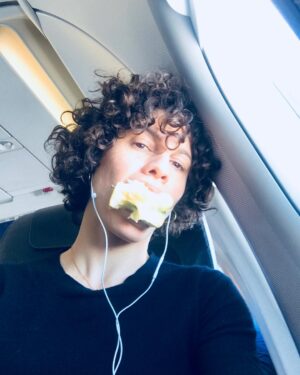 Jasmin Gerat Instagram - an apple a day... 💚
#muddiontheroad #neuesabenteuer