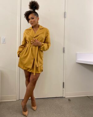 Jasmine Mathews Instagram - Getting ready to talk about two of my favorite things aliens and @thetomorrowwar, out July 2nd only on @amazonprimevideo. 

Stylist: @scotlouie 
Hair: @e_scizorhands 
MUA: @rosajune14_ 
#TheDreamTeam