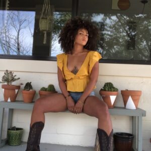 Jasmine Mathews Instagram - “But where did we come up with this notion of a woman in which the less space you take up, the more you’re worth?”

Somebody’s Grandma: Close your legs, it’s not lady like. 

Me: 🤨🖕🏾

#WomanSpreading #LeaveProprietyInTheOldWorld #TakeUpYourSpace