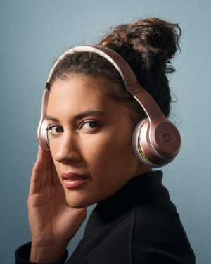 Jasmine Pierce Instagram - 🎧 My last act as a New Yorker was to ask @withreservation to document who I was there. There are more to come, but this was the very last pic we took, and a total fluke, and features the true star of my story, my beautiful broken Headphones.

📸: @withreservation 
Mindy, I can’t thank you enough, you’re always the greatest.