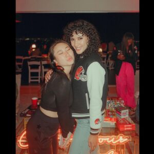 Jasmine Pierce Instagram - I left my phone in the uber on the way to game night.

📸: @christian_germoso
🥣: @therongcathy