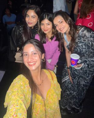 Jasmine Rath Instagram - O town beauties at Chandrabanshi special screening ❤️

Congratulations to the entire team for making such an amazing movie . Must watch . Book your tickets now 😃

@poonammishraofficial @lipssamishrra @prittttam @jasmine_rath @the_rajrajesh @akashdasnayakofficial @misrausasi @prativa.panda.9 @_sritamdas @rishi_actor_official @tapassargharia