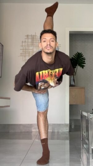 Jason A. Rodriguez Instagram - vogue and twerk in comfort?
HUETAPE’s compression socks are available in brown and white!
And sure I’ll be nice, here’s a discount code below 😎
Dale! Get some!

HUECCS2 for 22% off
Good through 5/17.

¿Quieres bailar en comodidad?
HUETAPE tiene calcetines de compresión
en marrón y blanco. Mira te doy un regal! 
Un código de descuento.
Dale! Compra!

HUECCS2 para un 22% de descuento hasta el 17 de Mayo

www.huetape.com