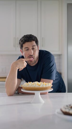 Jason Biggs Instagram - It only took 24 years but the time has finally arrived. I’ve teamed up with @edwards_desserts to create a new, limited edition pie: Pie Lovers Passion Fruit. Complete with a vanilla cookie crumb crust, tropical flavors and gold leaf, it’s a true thing of beauty. And since there’s nothing more American than pie, it drops right before the 4th of July. Visit PieLoversUnite.com to learn more! #PieLoversUnite 

NO PURCHASE NECESSARY. OPEN TO LEGAL RESIDENTS OF 48 CONTIG. U.S., Age 18 . Sweeps begins 6/30/23 at 8 am CT, ends 7/3/23 at 5 pm CT. See official rules at bit.ly/PLU_Rules. Purchase will not increase chance of winning. Sponsor: Schwan’s Consumer Brands, Inc.