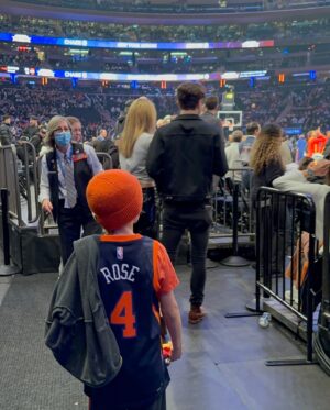 Jason Biggs Instagram - Thank you @nyknicks @thegarden for having us! Sid’s first game. I wish I could bottle up all the feelings, his and mine. Amazing night. Fan for life. 🙏🏀❤️