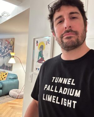 Jason Biggs Instagram - A slideshow, if you will indulge me. 

1. New t-shirt, who dis? #iykyk Also @jordykerwick and @vanessa_alice 
2. The REAL @jordykerwick and his amazing wife/fellow artist @cesmccully 
3. Bob Thompson (thanks for the intro Jordy!)
4. Just a wee Picasso drawing on canvas 😳
5. Santa, as happy as a Santa in Rockefeller Center in December can be, I suppose.

These were taken on my visit to @themuseumofmodernart to see the unbelievable @edruschaofficial show. Of course, I have not one pic of the actual show to share. Happy Wednesday!
