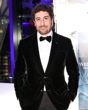 Jason Biggs Instagram - This purpose of this post is twofold: one, I would like to point your charitable attention on this giving Tuesday to a wonderful organization called @wellbeingscharity , for whom @jennymollen and I had the pleasure of hosting their annual gala this past week. They are entirely focused on putting their energy and money towards animal and environmental causes. Two, I look damn good in a bow tie. Enjoy. 
@brehschultz @amandahearst